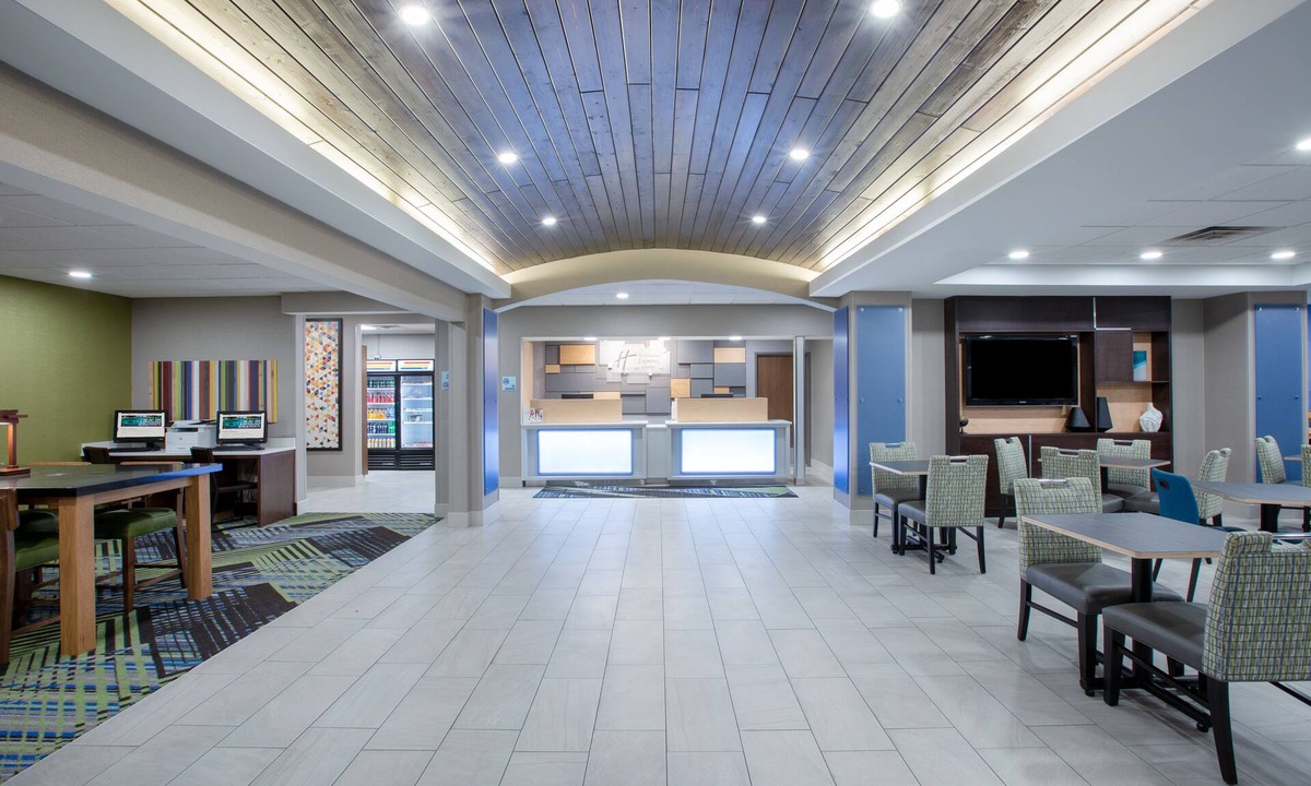 Columbus Hotel | Holiday Inn Express Hotel & Suites Columbus by IHG