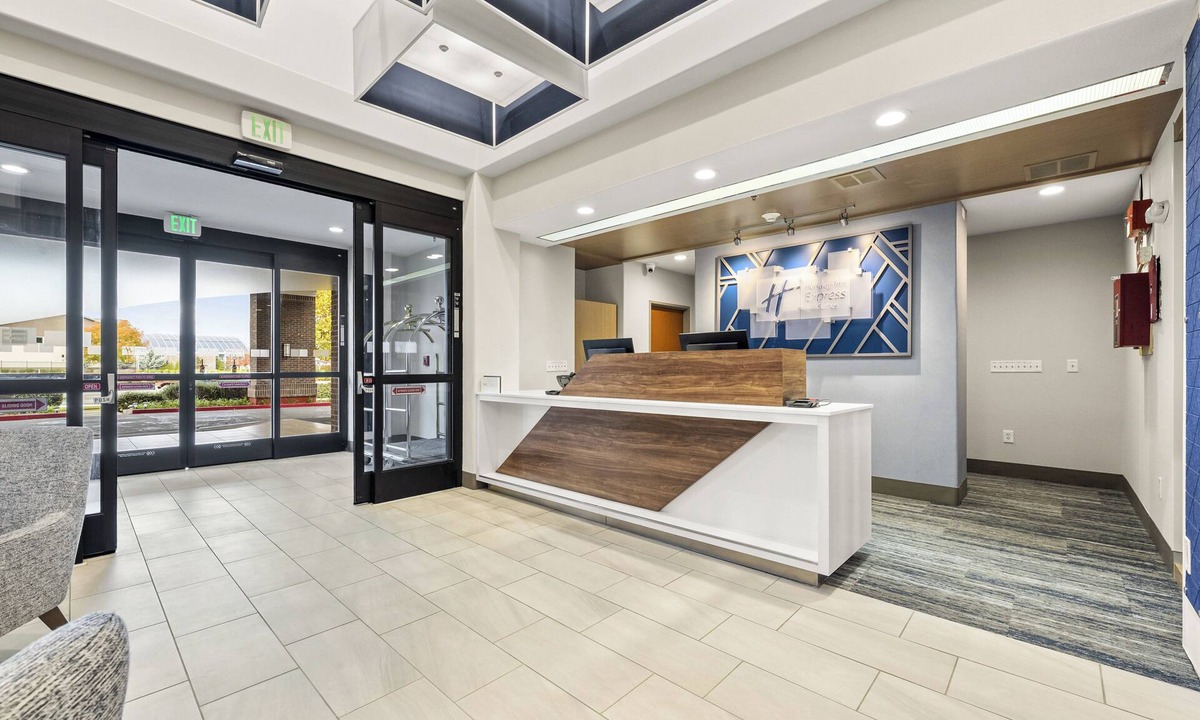 Lincoln Hotel | Holiday Inn Express Hotel & Suites Lincoln by IHG