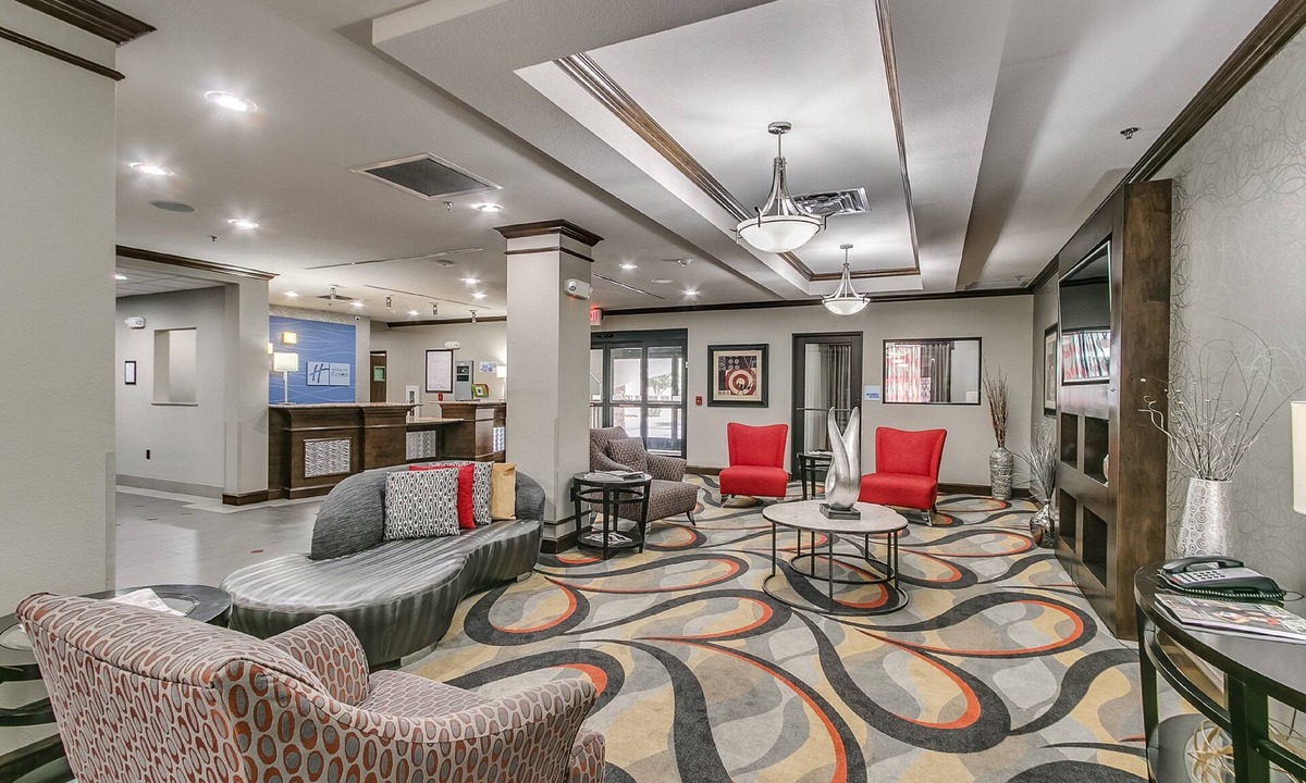 Lubbock Hotel | Holiday Inn Express Hotel & Suites Lubbock South by IHG