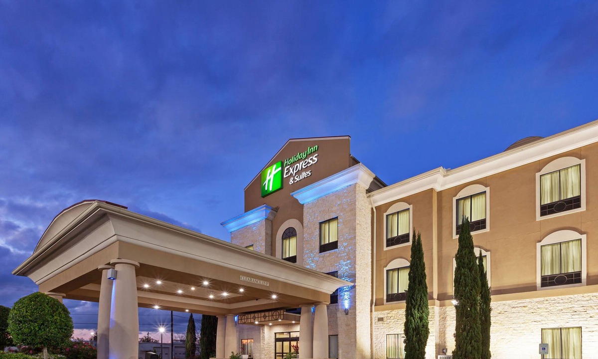 Victoria Hotel | Holiday Inn Express Hotel & Suites Victoria by IHG