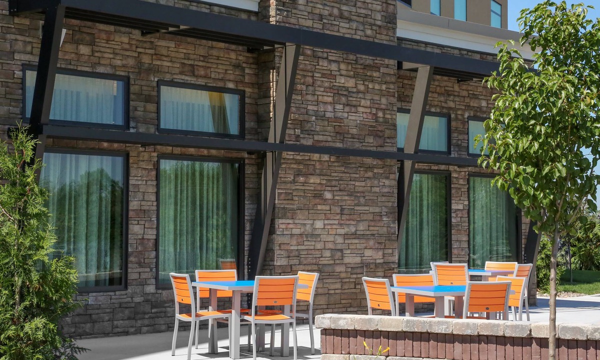 Quad Cities Hotel | Holiday Inn Express Moline - Quad Cities Area by IHG
