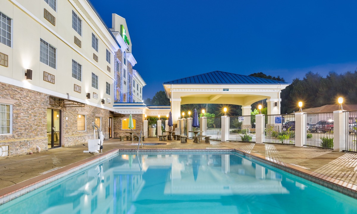 Palestine Hotel | Holiday Inn Express Palestine, an IHG Hotel