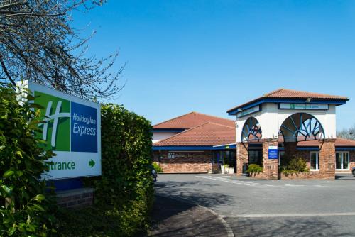 Alwalton Hotel | Holiday Inn Express Peterborough by IHG