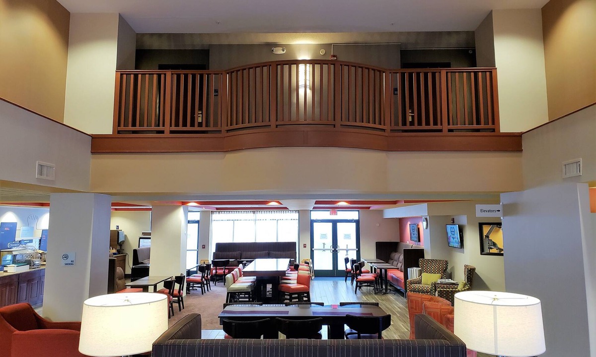 Hillsboro Hotel | Holiday Inn Express Portland West/Hillsboro by IHG