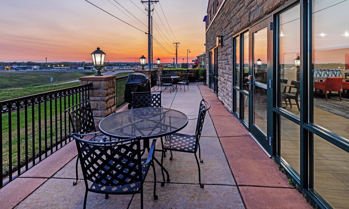 Broken Arrow Hotel | Holiday Inn Express & Suites Tulsa S Broken Arrow Hwy 51 by IHG