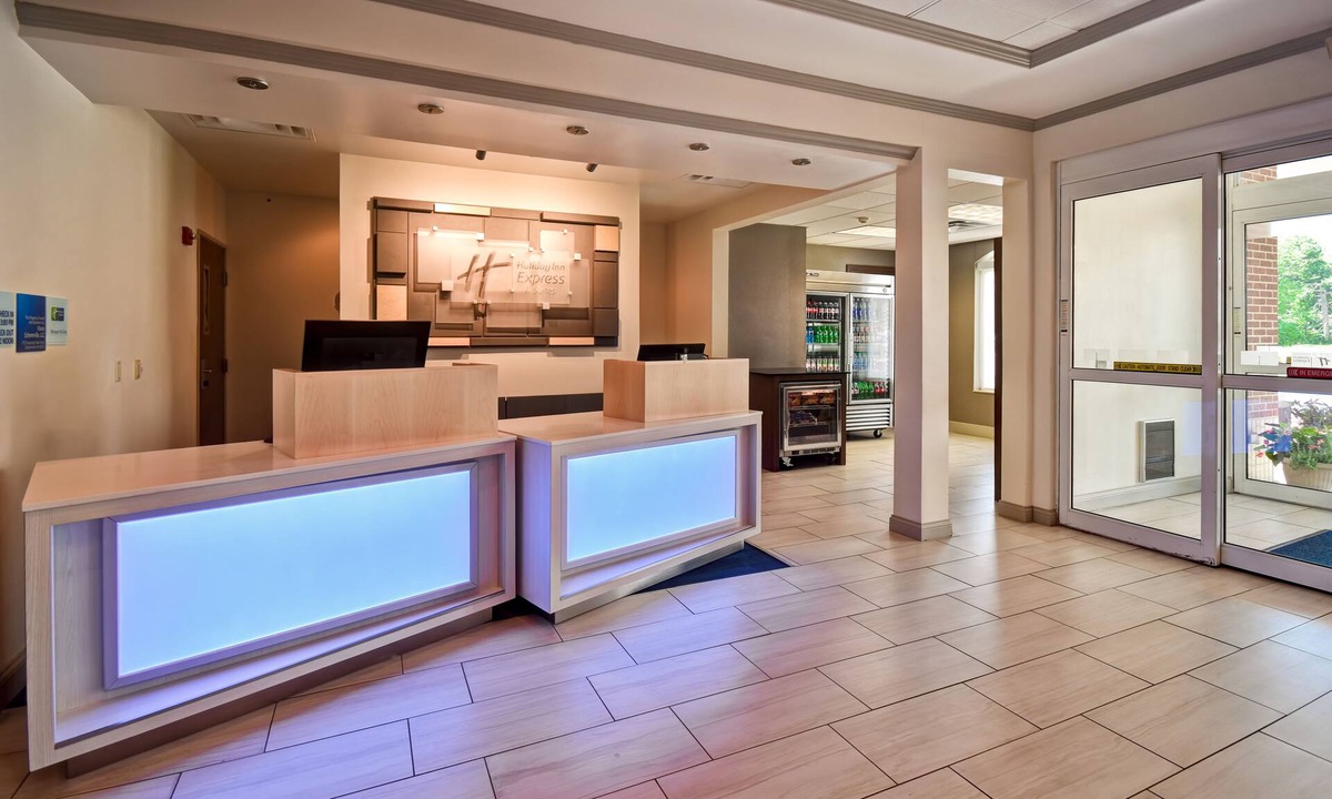 Schererville Hotel | Holiday Inn Express & Suites Schererville by IHG