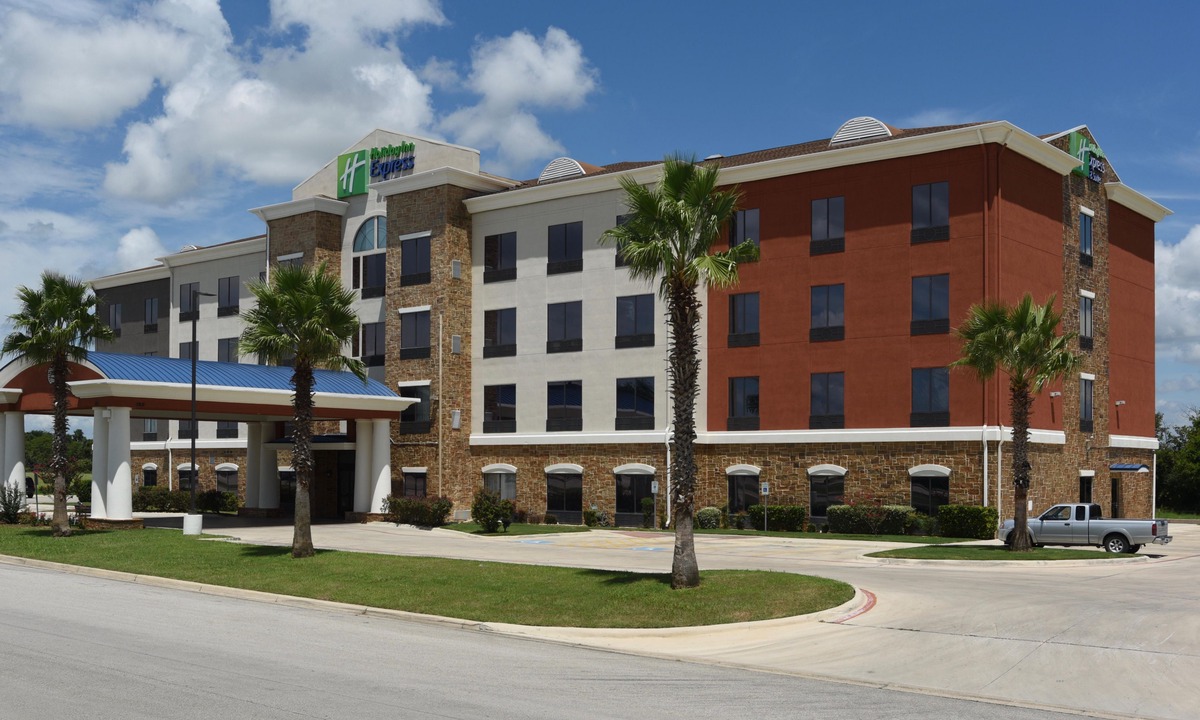 Seguin Hotel | Holiday Inn Express Seguin, an IHG Hotel