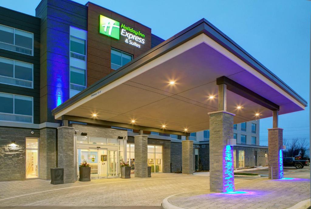 Collingwood Hotel | Holiday Inn Express & Suites - Collingwood
