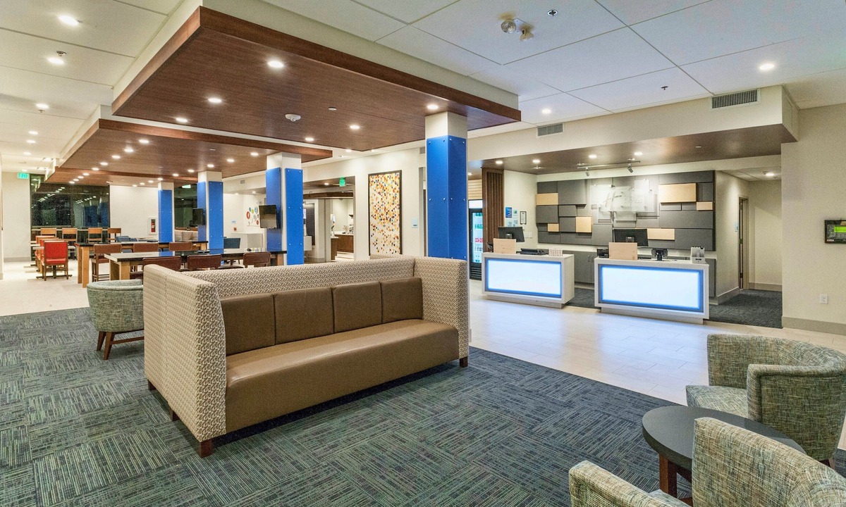 Dodge City Hotel | Holiday Inn Express & Suites Dodge City by IHG
