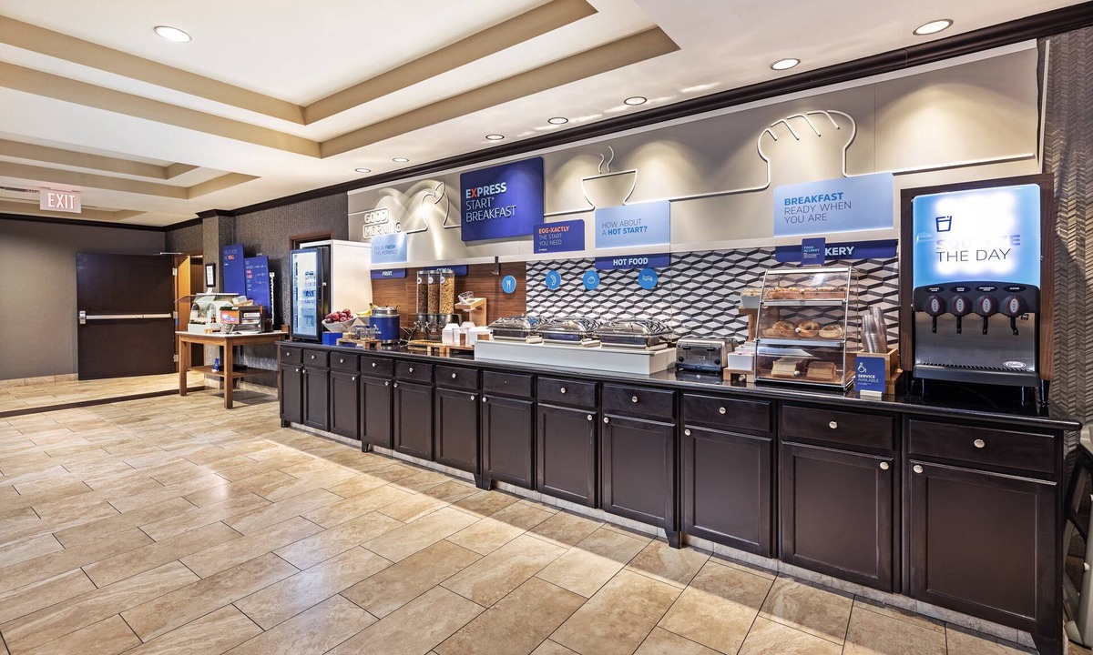 Floresville Hotel | Holiday Inn Express & Suites Floresville by IHG