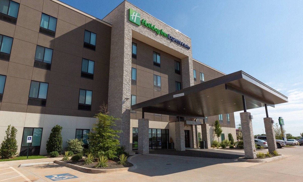 Kingfisher Hotel | Holiday Inn Express & Suites Kingfisher by IHG