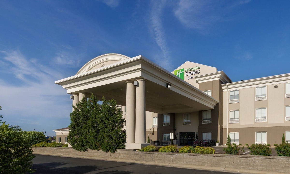 Lawrence Hotel | Holiday Inn Express & Suites Lawrence, an IHG Hotel