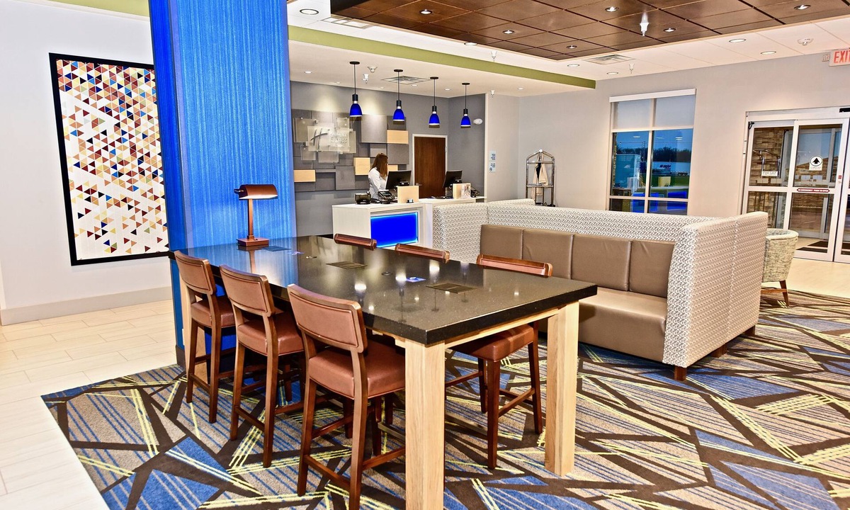 Perryville Hotel | Holiday Inn Express & Suites Perryville by IHG
