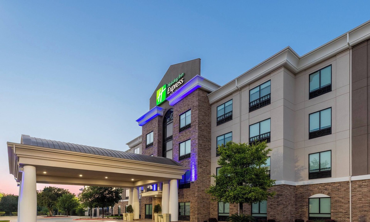 San Antonio Hotel | Holiday Inn Express & Suites San Antonio - Frost Bank Ctr
