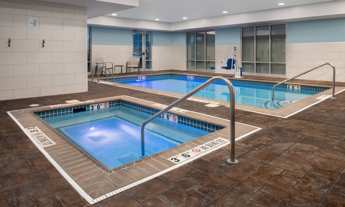Terre Haute Hotel | Holiday Inn Express & Suites Terre Haute by IHG