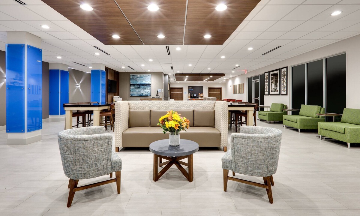 The Colony Hotel | Holiday Inn Express & Suites Plano - The Colony by IHG