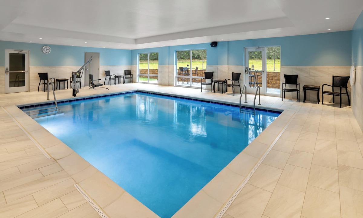 Waynesboro Hotel | Holiday Inn Express & Suites Waynesboro East by IHG