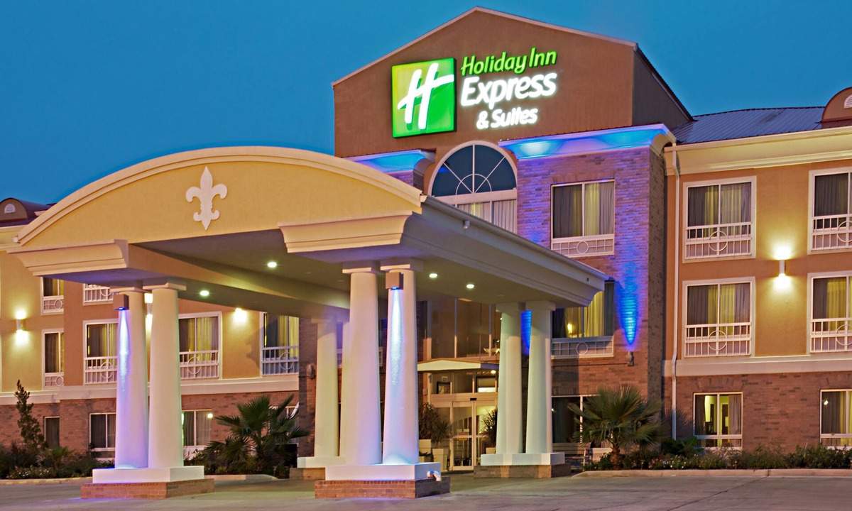 Alexandria Hotel | Holiday Inn Express & Suites Alexandria by IHG