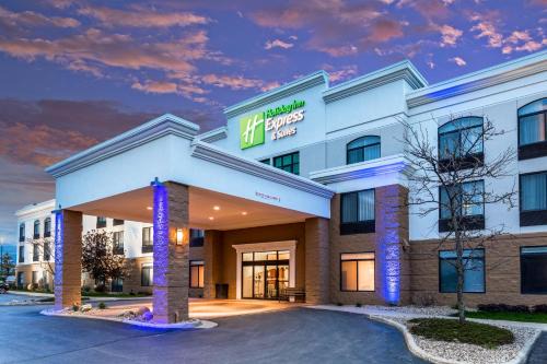 Cedar Falls Hotel | Holiday Inn Express & Suites Cedar Falls - Waterloo by IHG