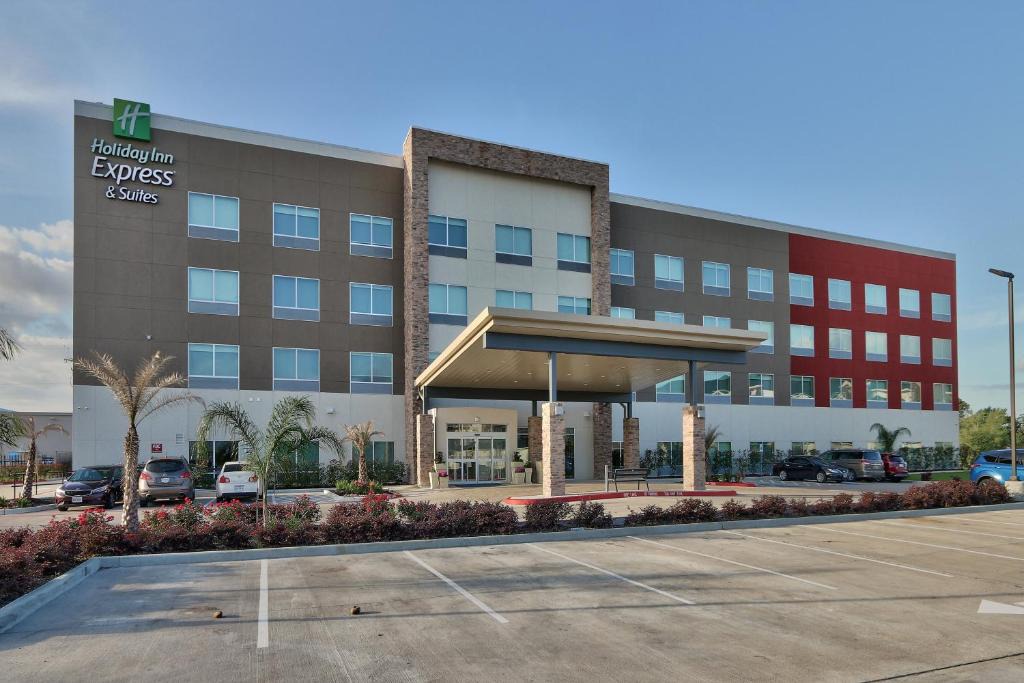 Northeast Houston Hotel | Holiday Inn Express & Suites - Houston East - Beltway 8 by IHG