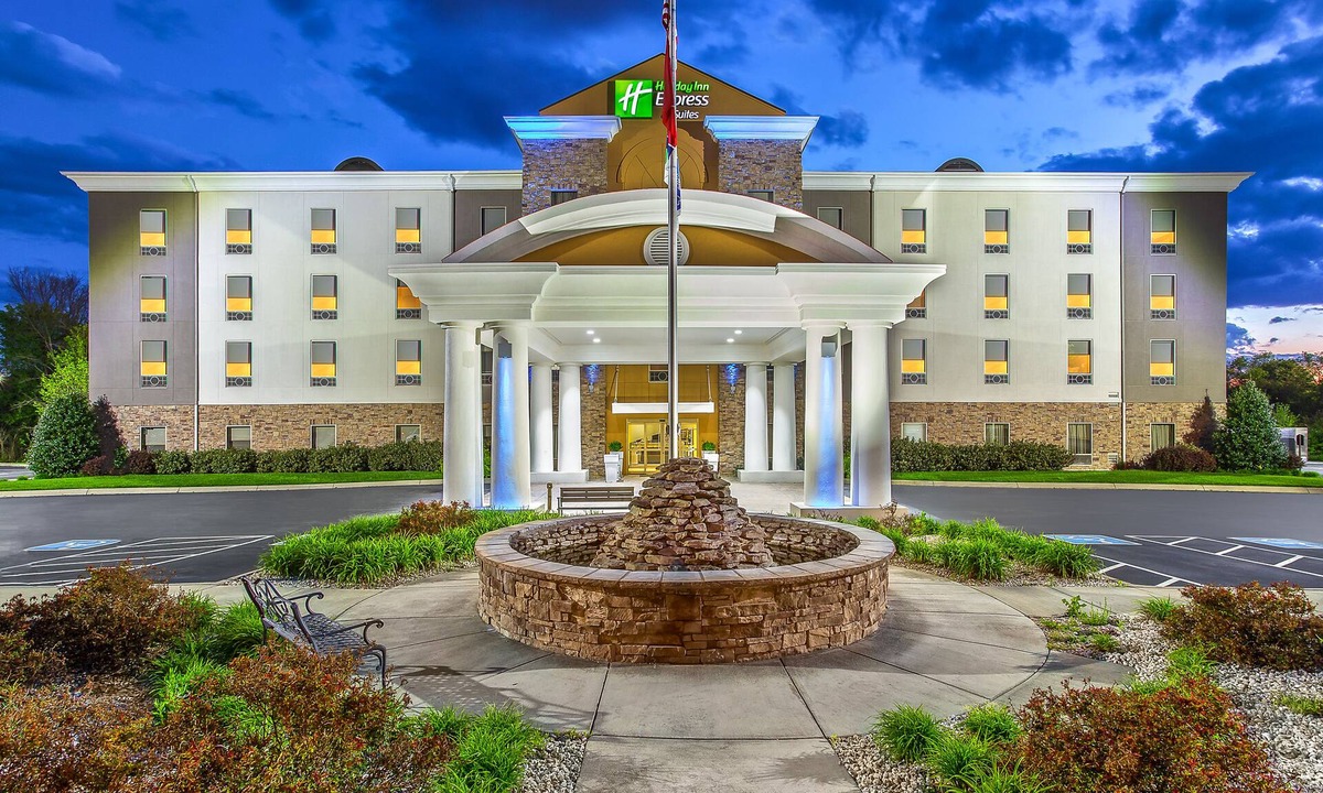 Morristown Hotel | Holiday Inn Express & Suites Morristown by IHG