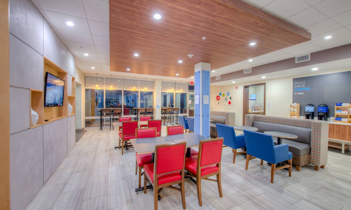 Remington Hotel | Holiday Inn Express & Suites Remington by IHG