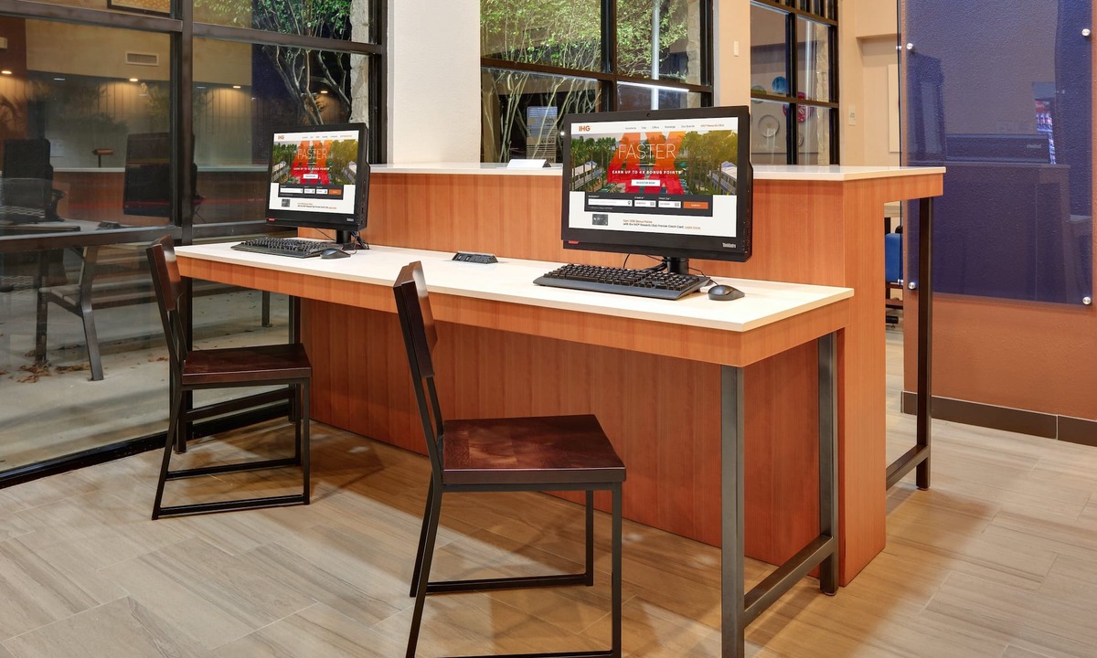 Round Rock Hotel | Holiday Inn Express & Suites Austin Round Rock by IHG