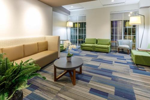 Sturbridge Hotel | Holiday Inn Express & Suites - Sturbridge by IHG