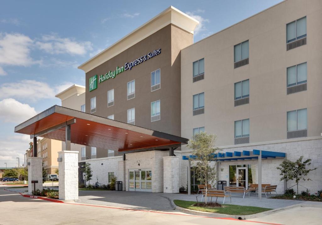 The Colony Hotel | Holiday Inn Express & Suites - Plano - The Colony by IHG