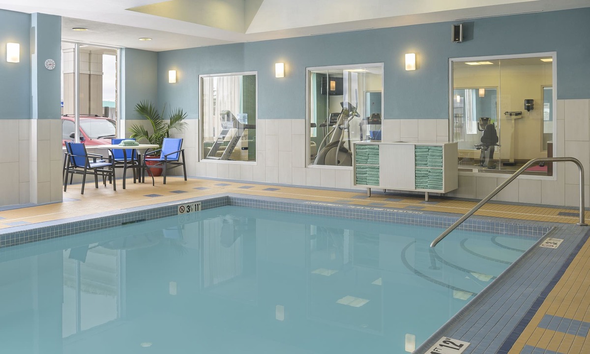 North Bay Hotel | Holiday Inn Express & Suites North Bay by IHG