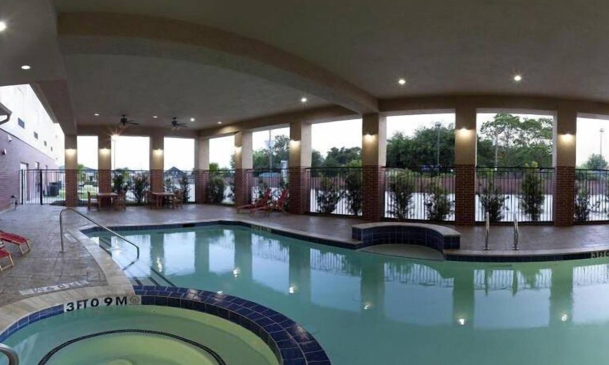 Deer Park Hotel | Holiday Inn Express & Suites Deer Park by IHG