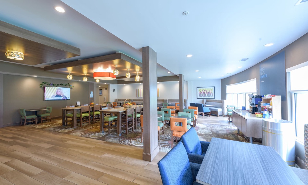 Jamestown Hotel | Holiday Inn Express & Suites Jamestown by IHG