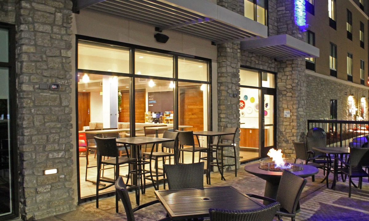 St. Louis Hotel | Holiday Inn Express & Suites St. Louis South - I-55 by IHG