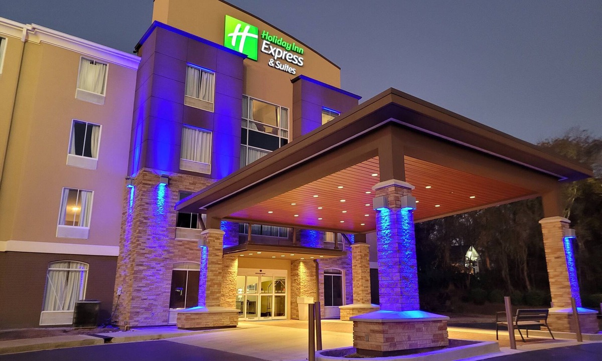 Starkville Hotel | Holiday Inn Express & Suites Starkville by IHG