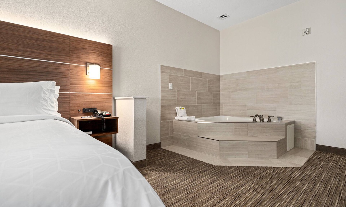 Van Buren Hotel | Holiday Inn Express Suites Van Buren-Ft Smith Area by IHG