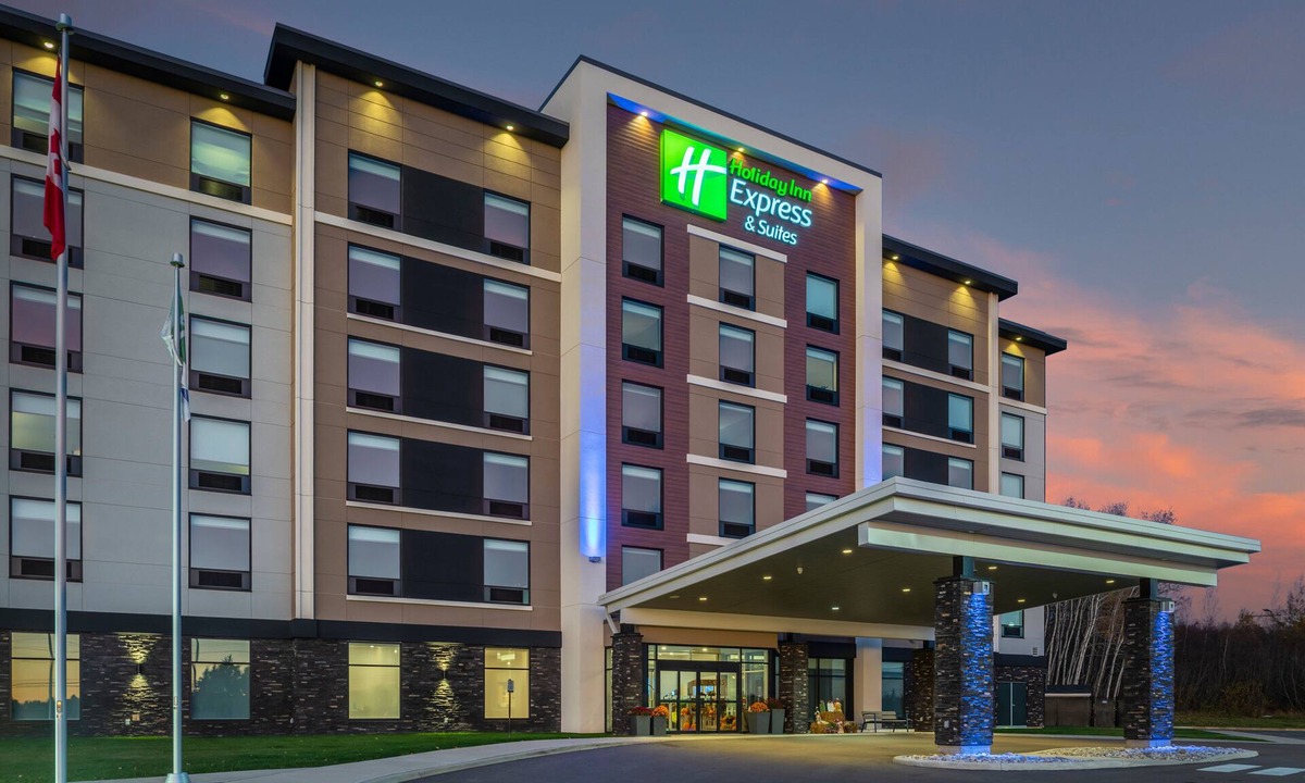 Moncton Hotel | Holiday Inn Express & Suites Moncton by IHG