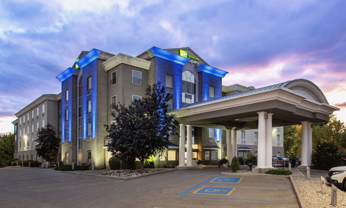 Saskatoon Downtown Hotel | Holiday Inn Express & Suites Saskatoon Centre by IHG