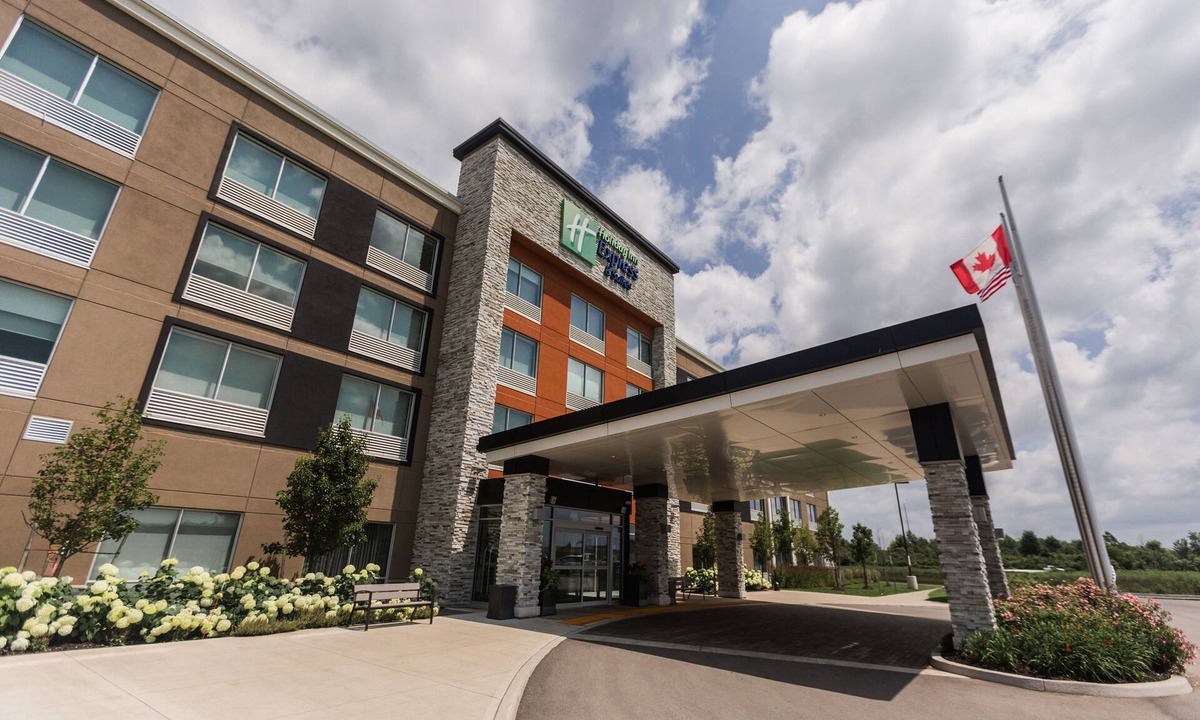Welland Hotel | Holiday Inn Express & Suites Welland by IHG