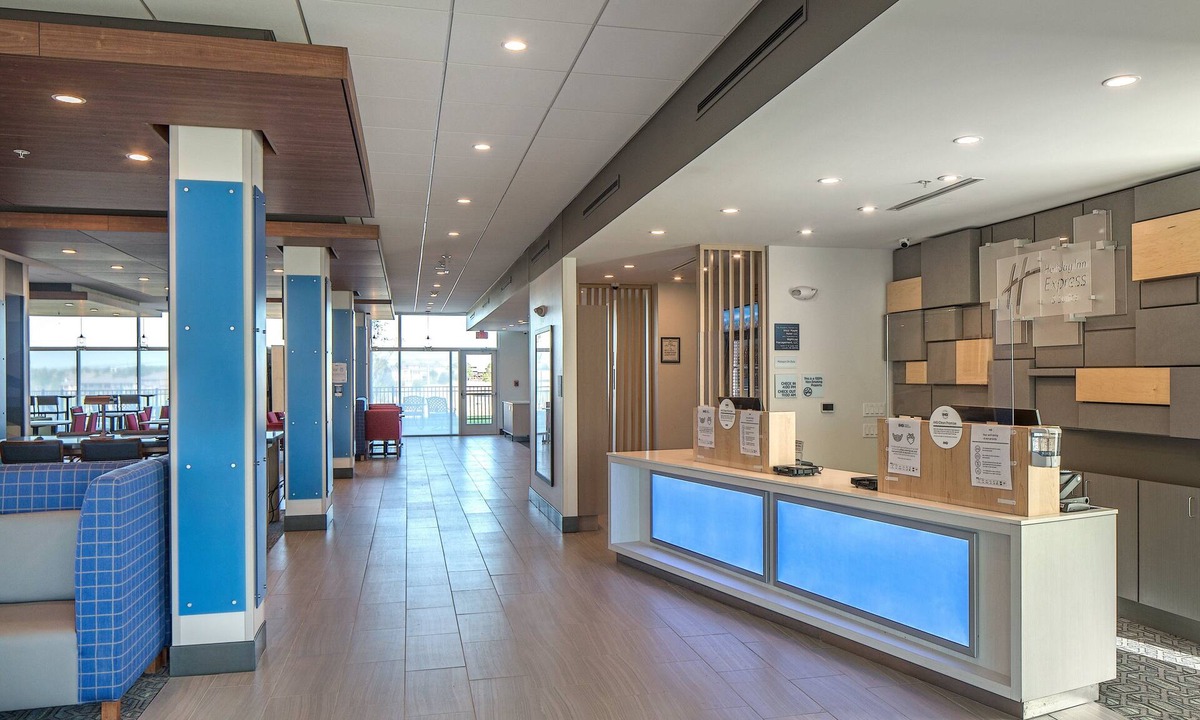 Elkhorn Hotel | Holiday Inn Express & Suites West Omaha - Elkhorn by IHG