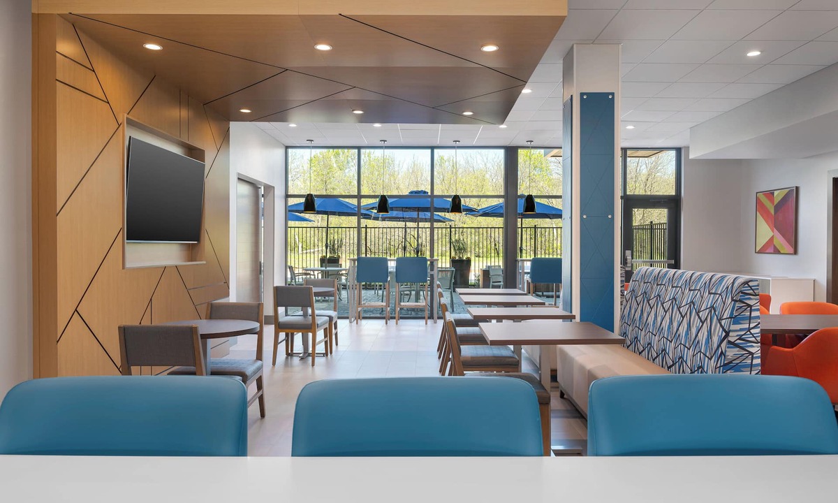 Euless Hotel | Holiday Inn Express & Suites DFW Airport Southwest - Euless