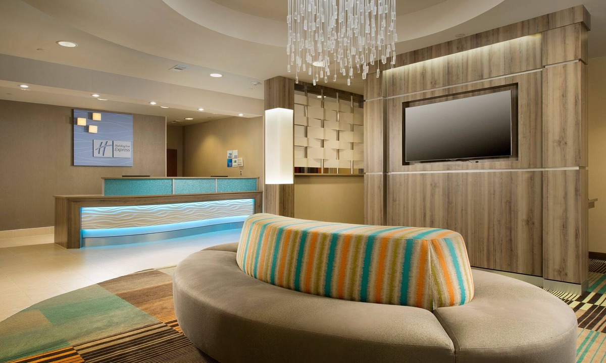Grapevine Hotel | Holiday Inn Express & Suites DFW - Grapevine by IHG