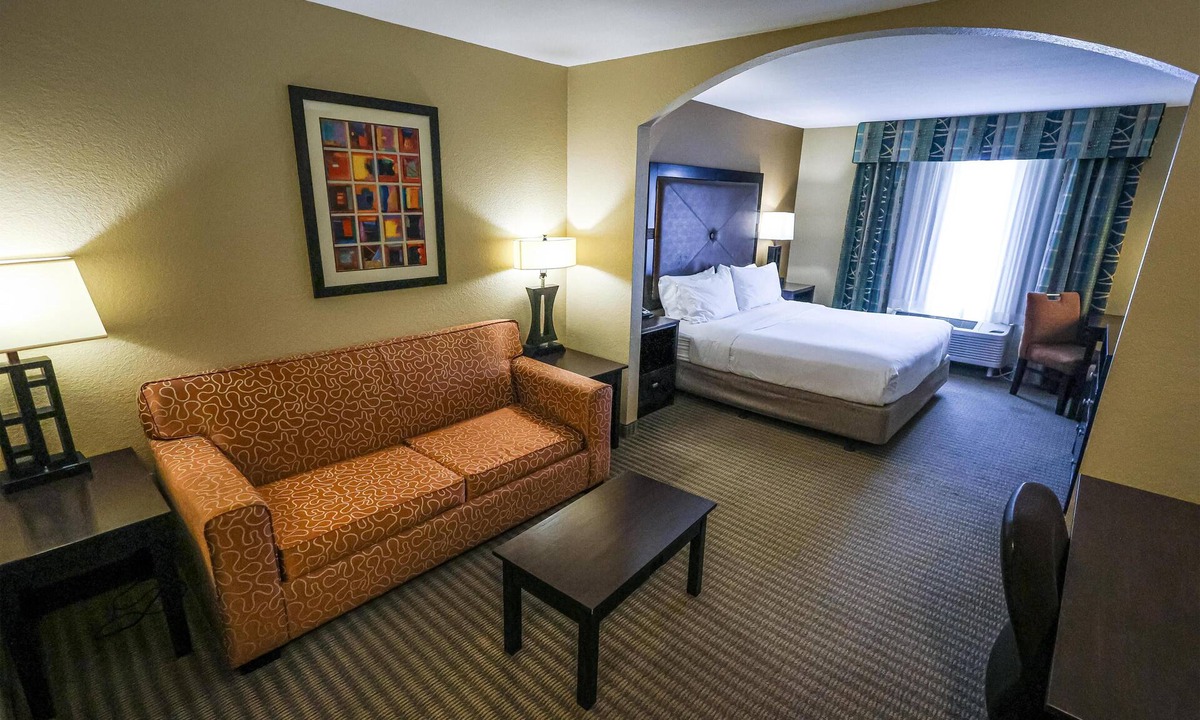 Lexington Hotel | Holiday Inn Express & Suites Lexington by IHG