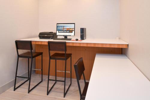 McNeil Hotel | Holiday Inn Express & Suites Austin NW - Lakeline by IHG
