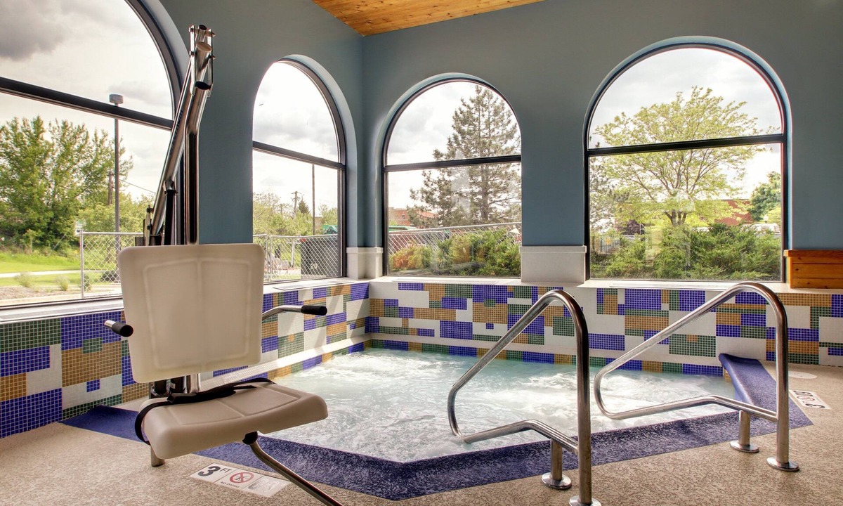 Aurora Hotel | Holiday Inn Express & Suites Aurora - Naperville by IHG