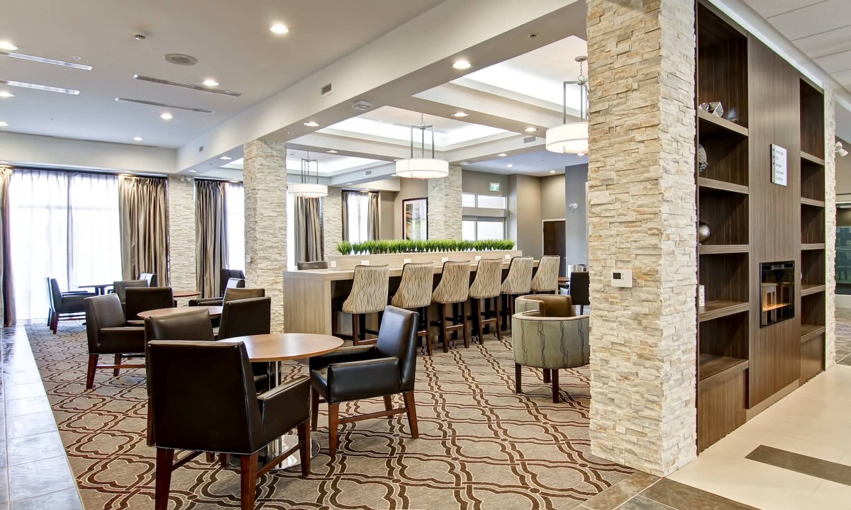 Oshawa Hotel | Holiday Inn Express & Suites Oshawa Downtown - Toronto Area by IHG