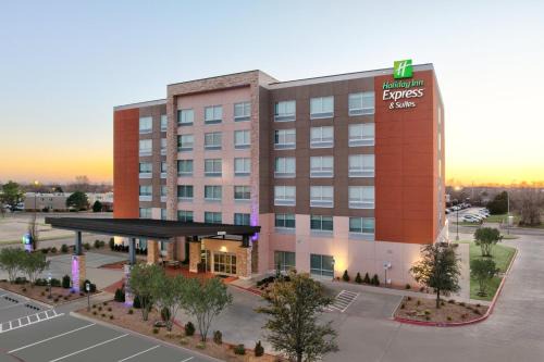 Moore Hotel | Holiday Inn Express & Suites Moore by IHG