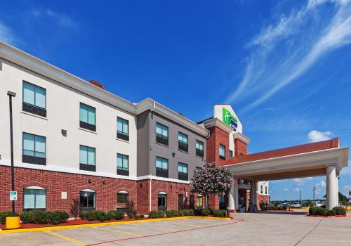 Sealy Hotel | Holiday Inn Express & Suites Sealy by IHG