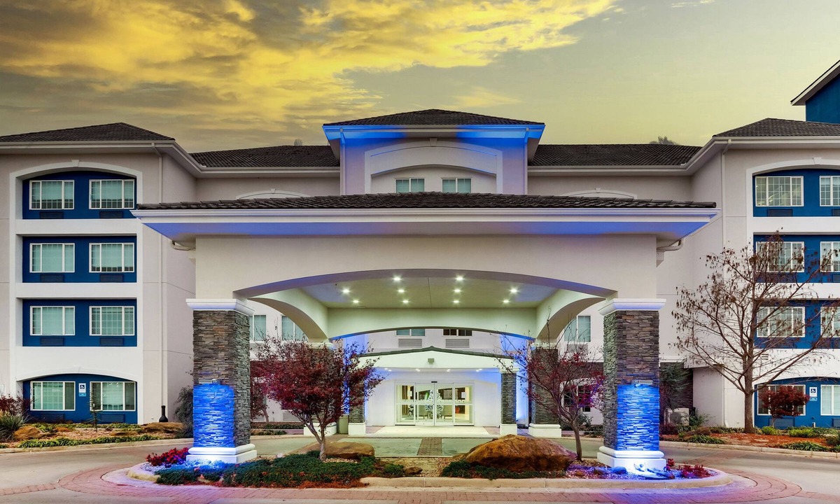 Ardmore Hotel | Holiday Inn Express & Suites Ardmore by IHG