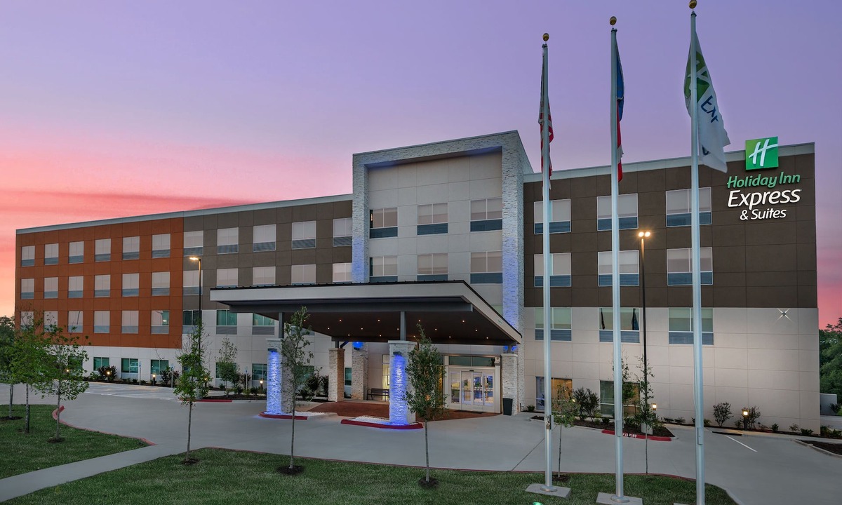 College Station Hotel | Holiday Inn Express & Suites Bryan - College Station by IHG