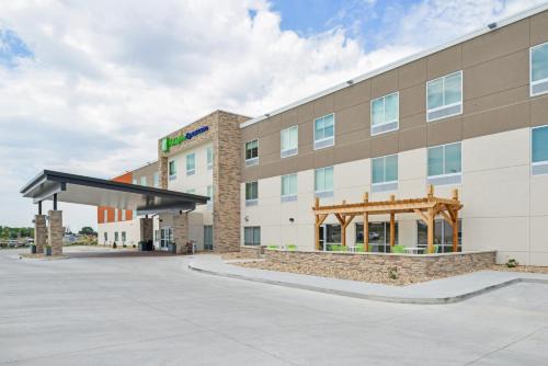 Chadron Hotel | Holiday Inn Express & Suites - Chadron by IHG